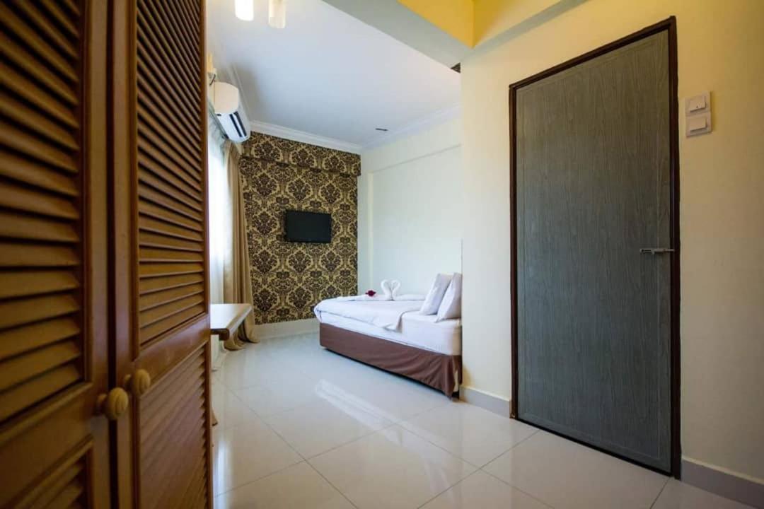 Hotel Sea Princess Teluk Bahang Eksteriør billede